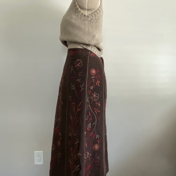 Boho type embroidered faux suede maxi skirt - Picture 7 of 10